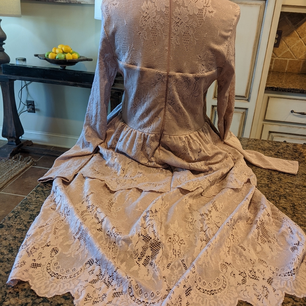 ASOS lace maternity dress layers of lace size 8